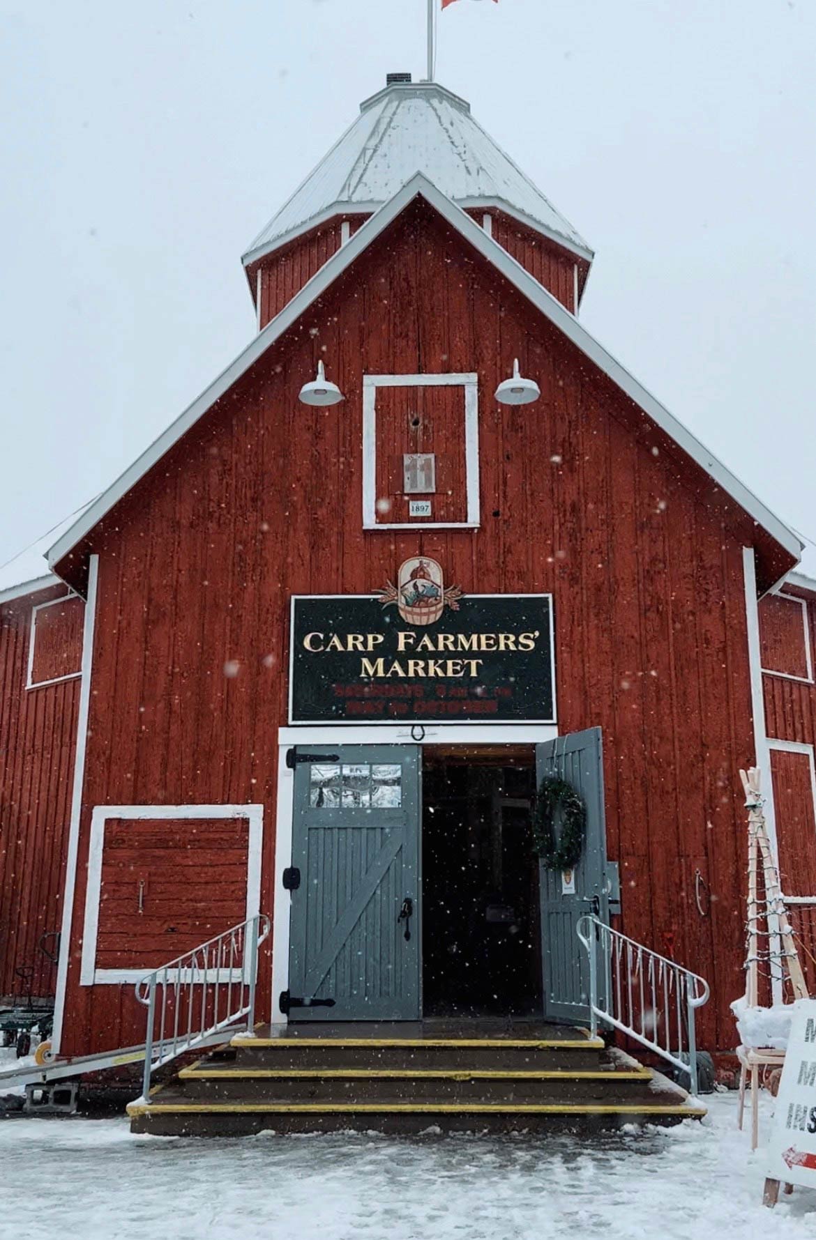 Carp Farmers' Market Fresher by a Country Smile